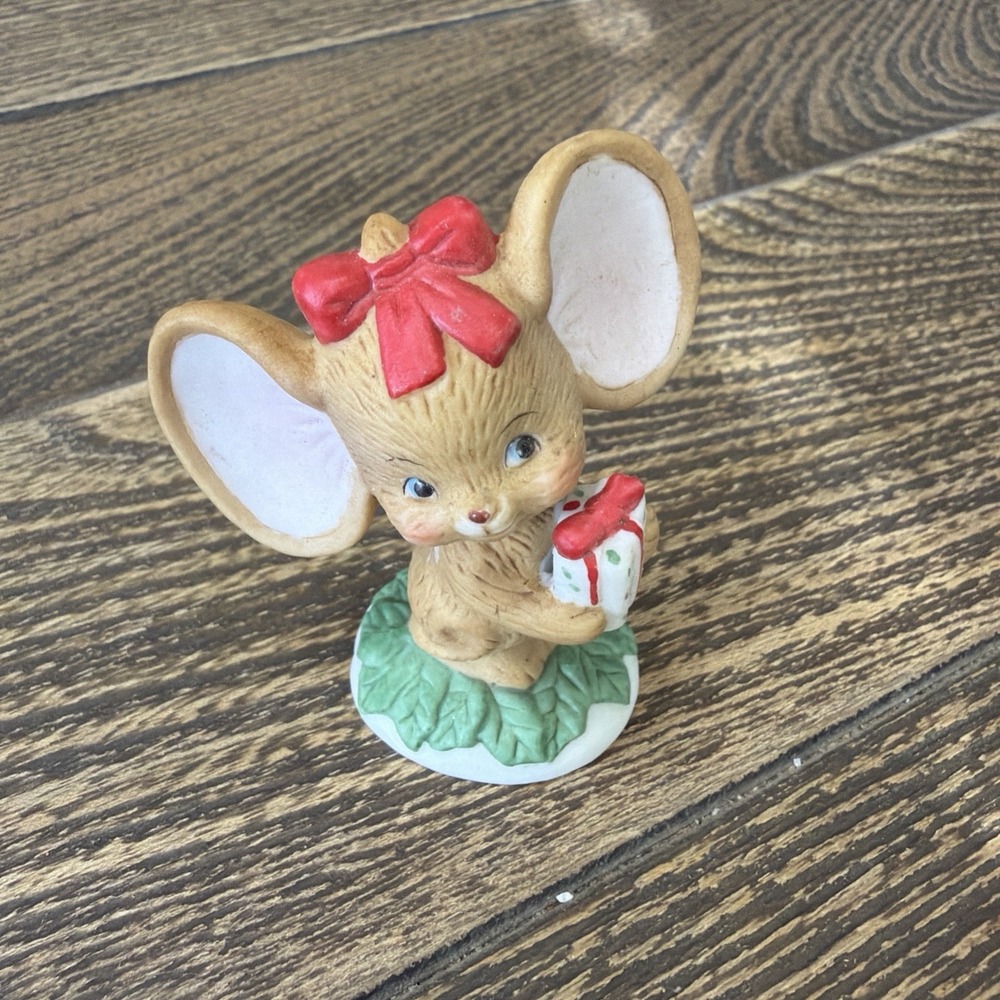 Vintage 80s Lefton Mini Big Eared Christmas Mouse & Wreath Figurine Nostalgic
